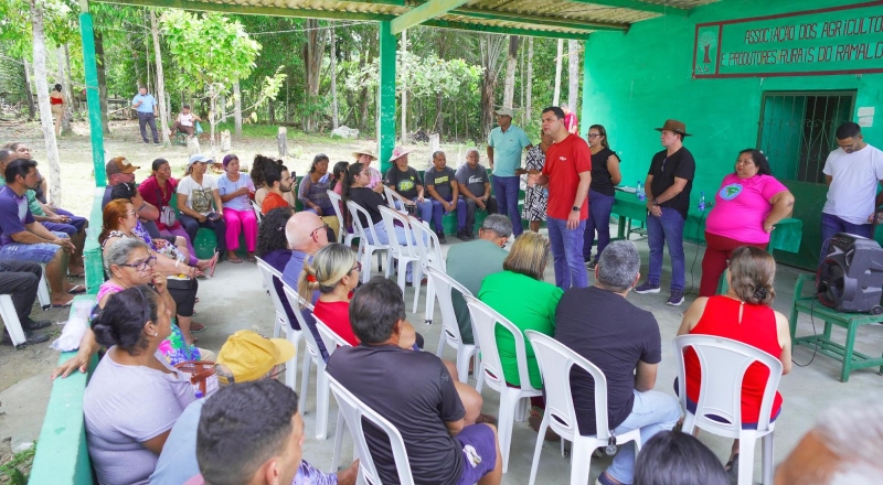 Saullo Vianna visita agricultores do Ramal do Uberê e anuncia ação pioneira de cidadania na área rural